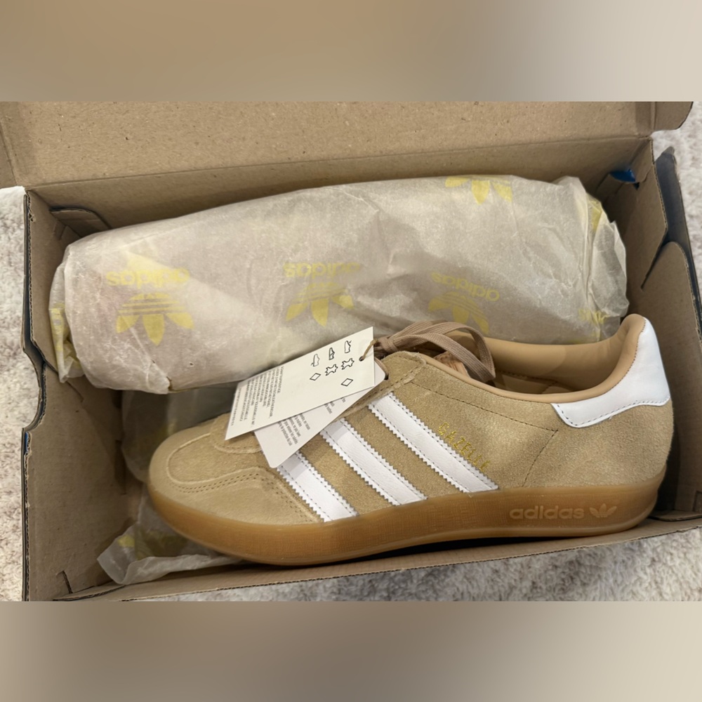 NIB - adidas Gazelle - magic beige / cloud white / gum - women’s size 8